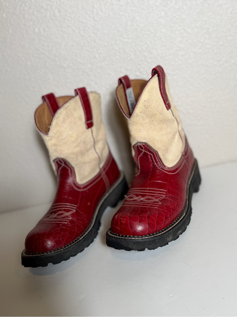 Ariat~Fatbaby~Red~Croc-Embossed~Leather & Cream~Suede~Short Shaft~Boots~Size 10 - Picture 3 of 16